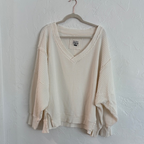 American Eagle Outfitters Sweaters - American Eagle Outfitters Cream V-Neck Sweater